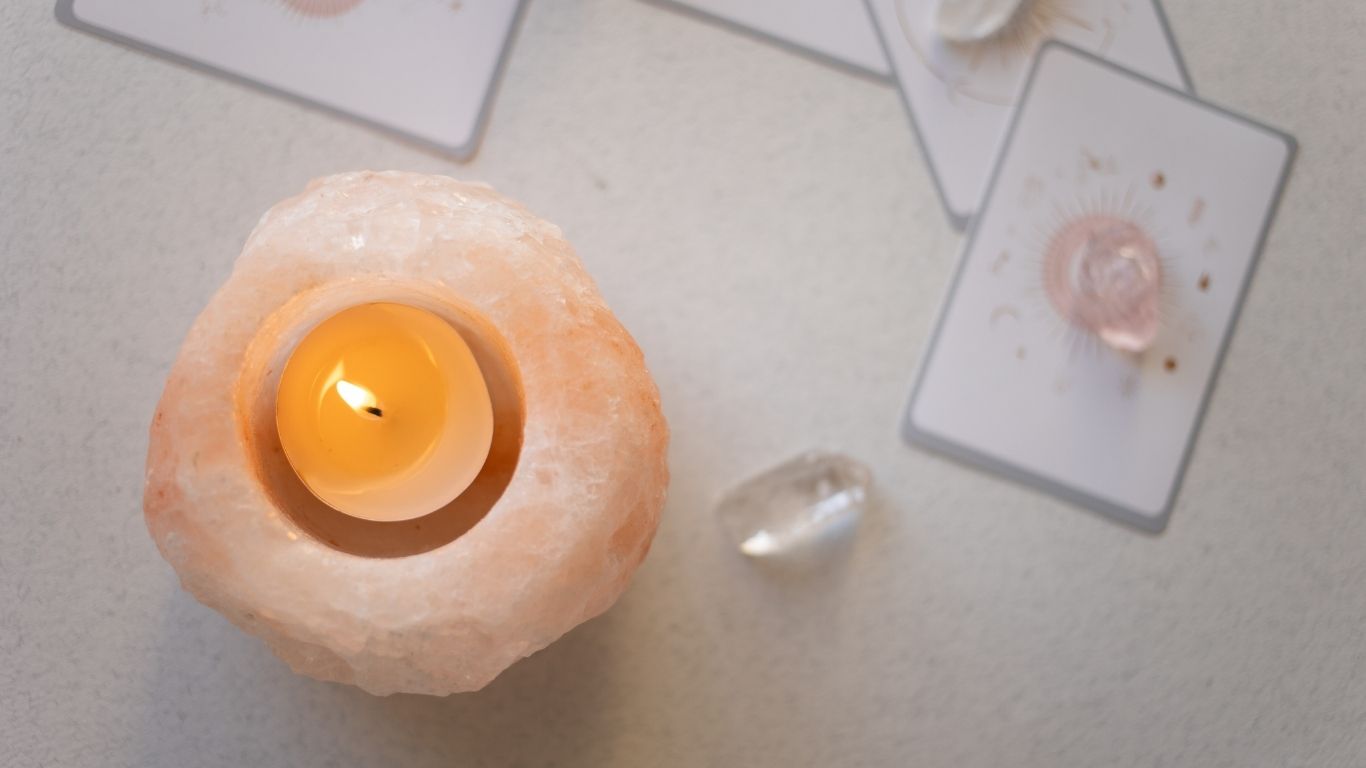 Arvia Crystal healing candle creating a warm atmosphere for emotional healing and lifestyle aesthetics